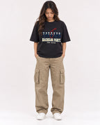 Mockup Boxy Heavyweight Tee Black female full-body 02