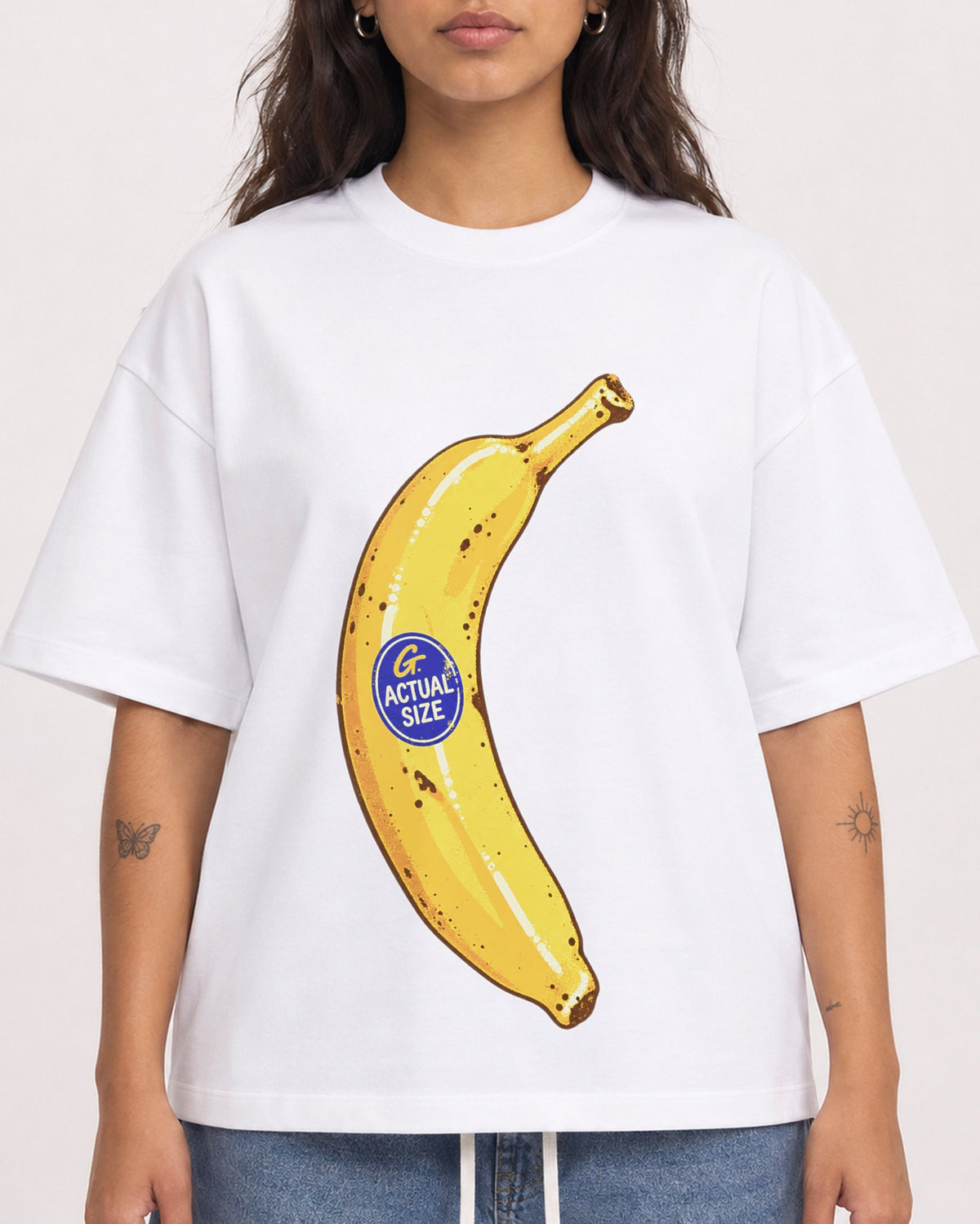 Mockup Boxy Heavyweight Tee White female close-up 06