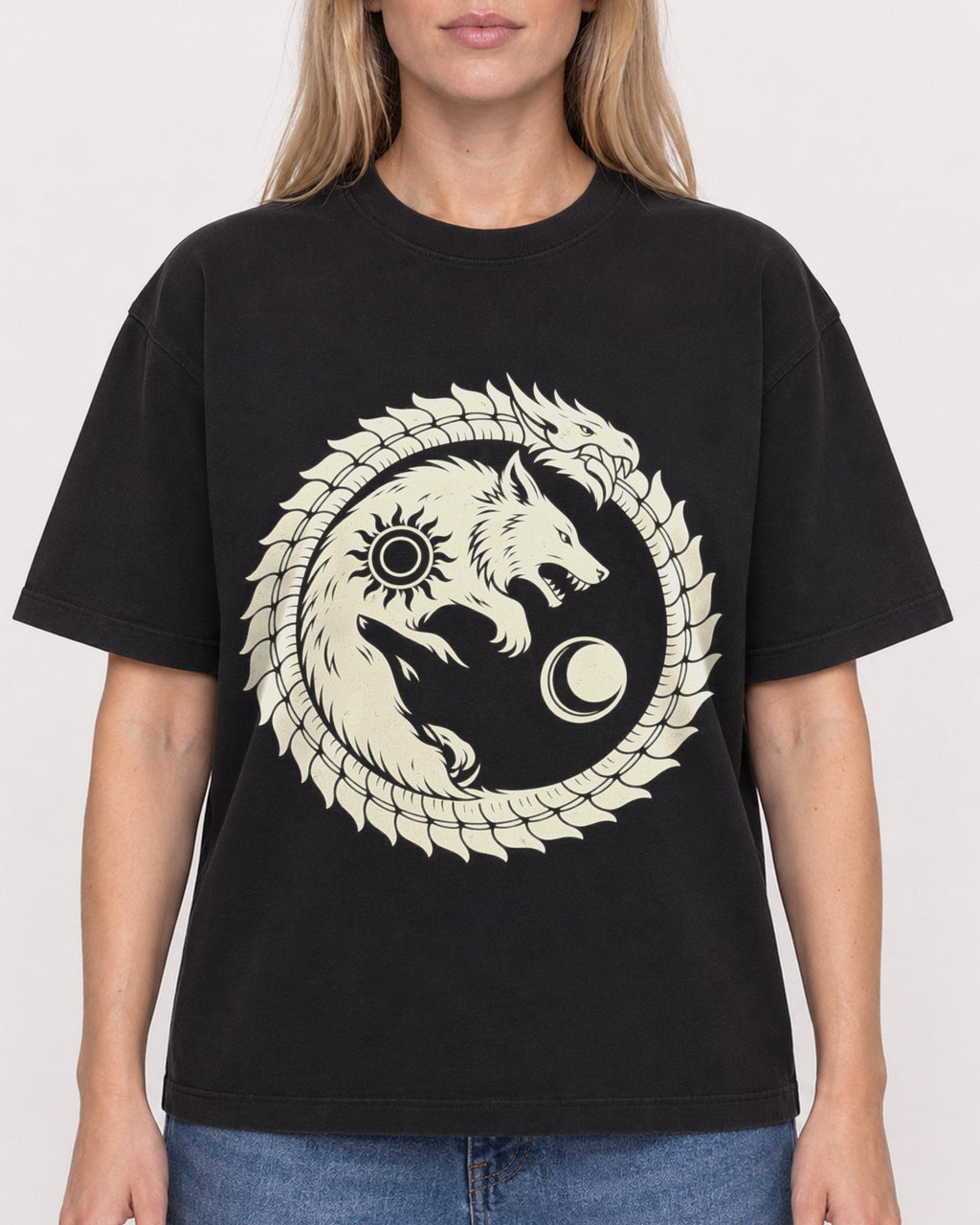 Mockup Boxy Heavyweight Tee Black female close-up 08
