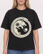 Mockup Boxy Heavyweight Tee Black female close-up 08