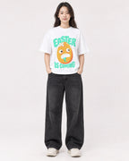 Mockup Boxy Heavyweight Tee White female full-body 03