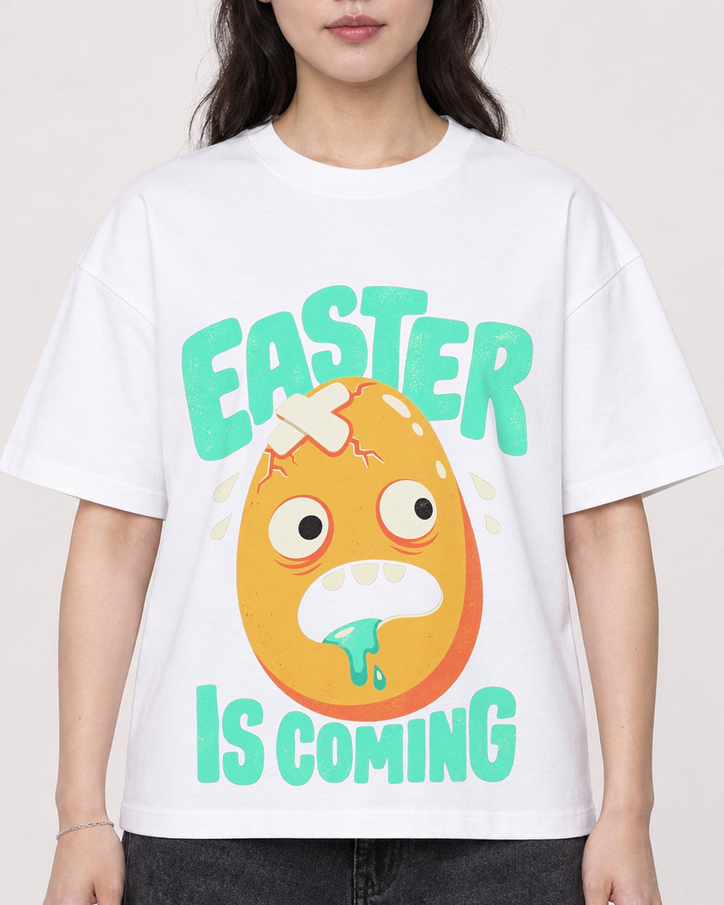 Mockup Boxy Heavyweight Tee White female close-up 03