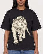 Mockup Boxy Heavyweight Tee Black female close-up 04