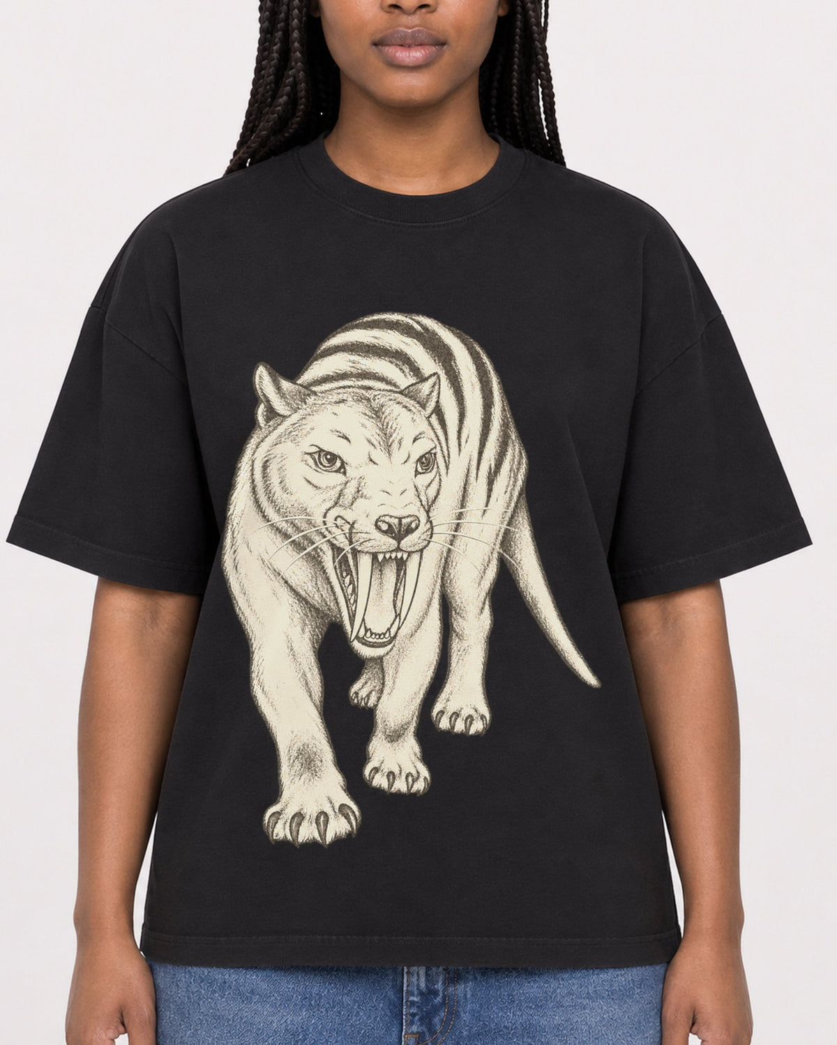 Mockup Boxy Heavyweight Tee Black female close-up 04