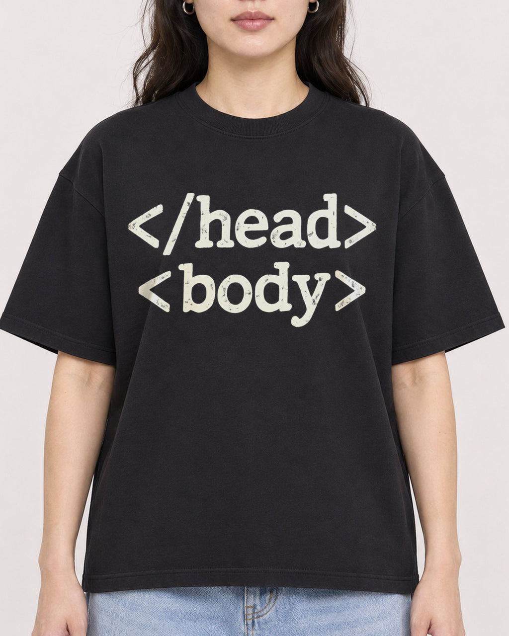 Mockup Boxy Heavyweight Tee Black female close-up 03