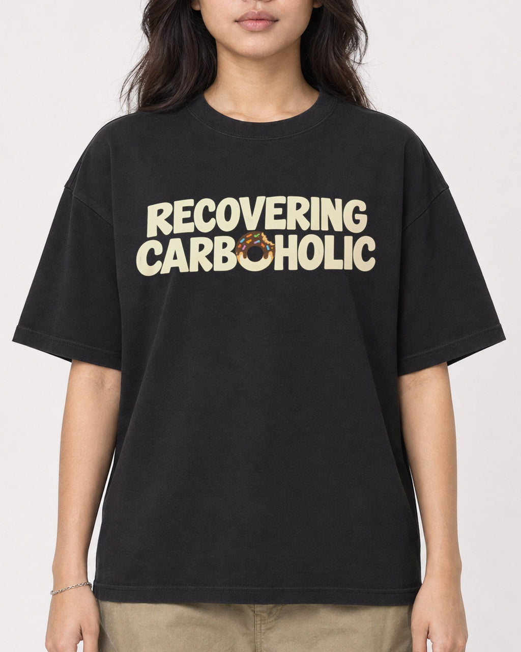 Mockup Boxy Heavyweight Tee Black female close-up 02