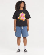 Mockup Boxy Heavyweight Tee Black female full-body 05