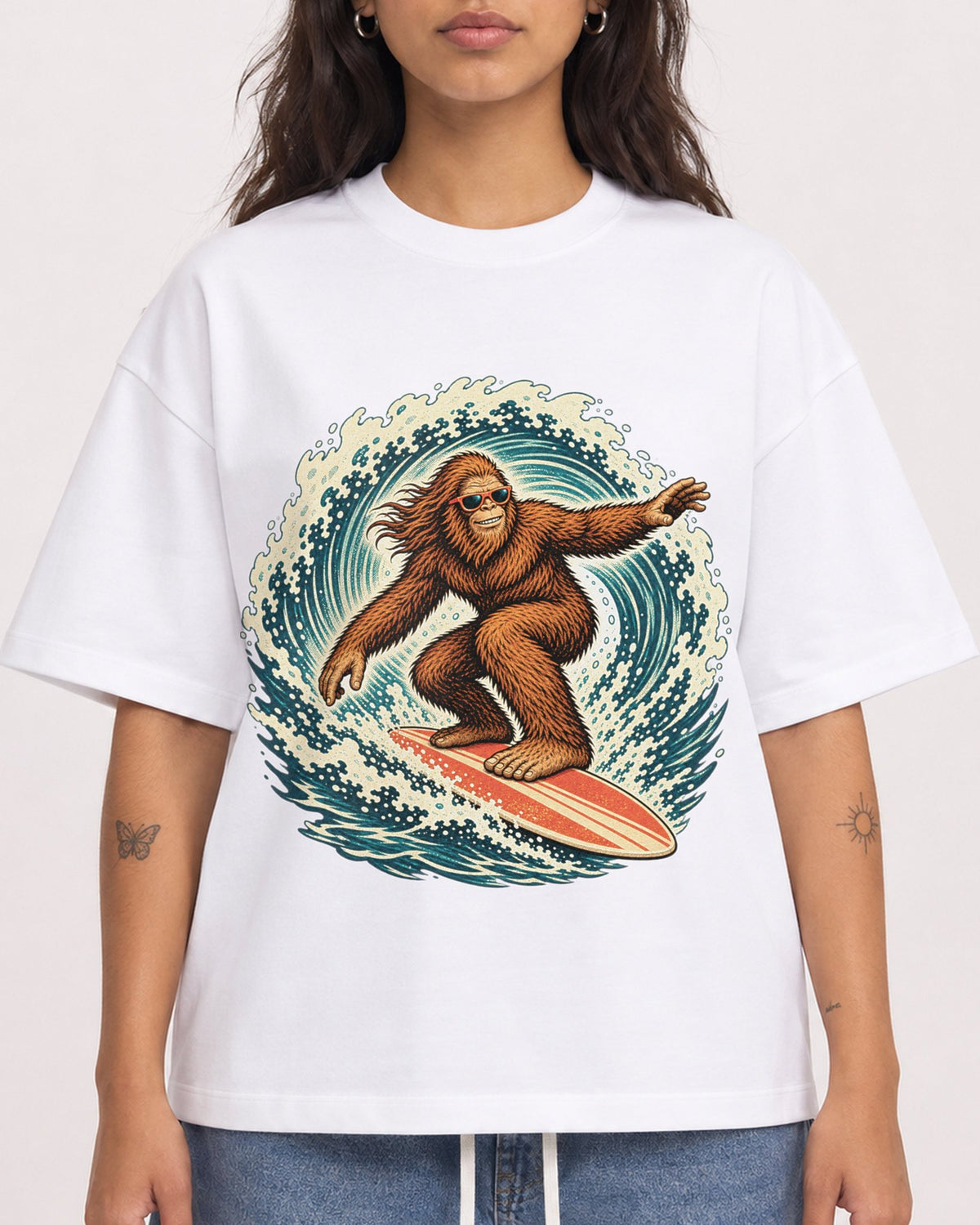 Mockup Boxy Heavyweight Tee White female close-up 06