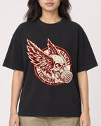 Mockup Boxy Heavyweight Tee Black female close-up 02