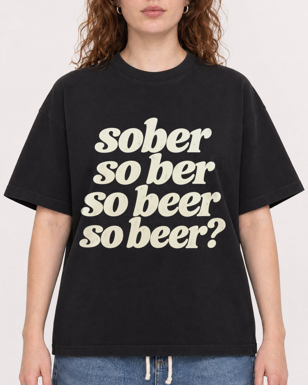 Mockup Boxy Heavyweight Tee Black female close-up 09