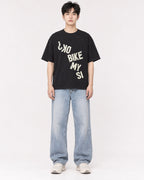 Mockup Boxy Heavyweight Tee Black male full-body 01