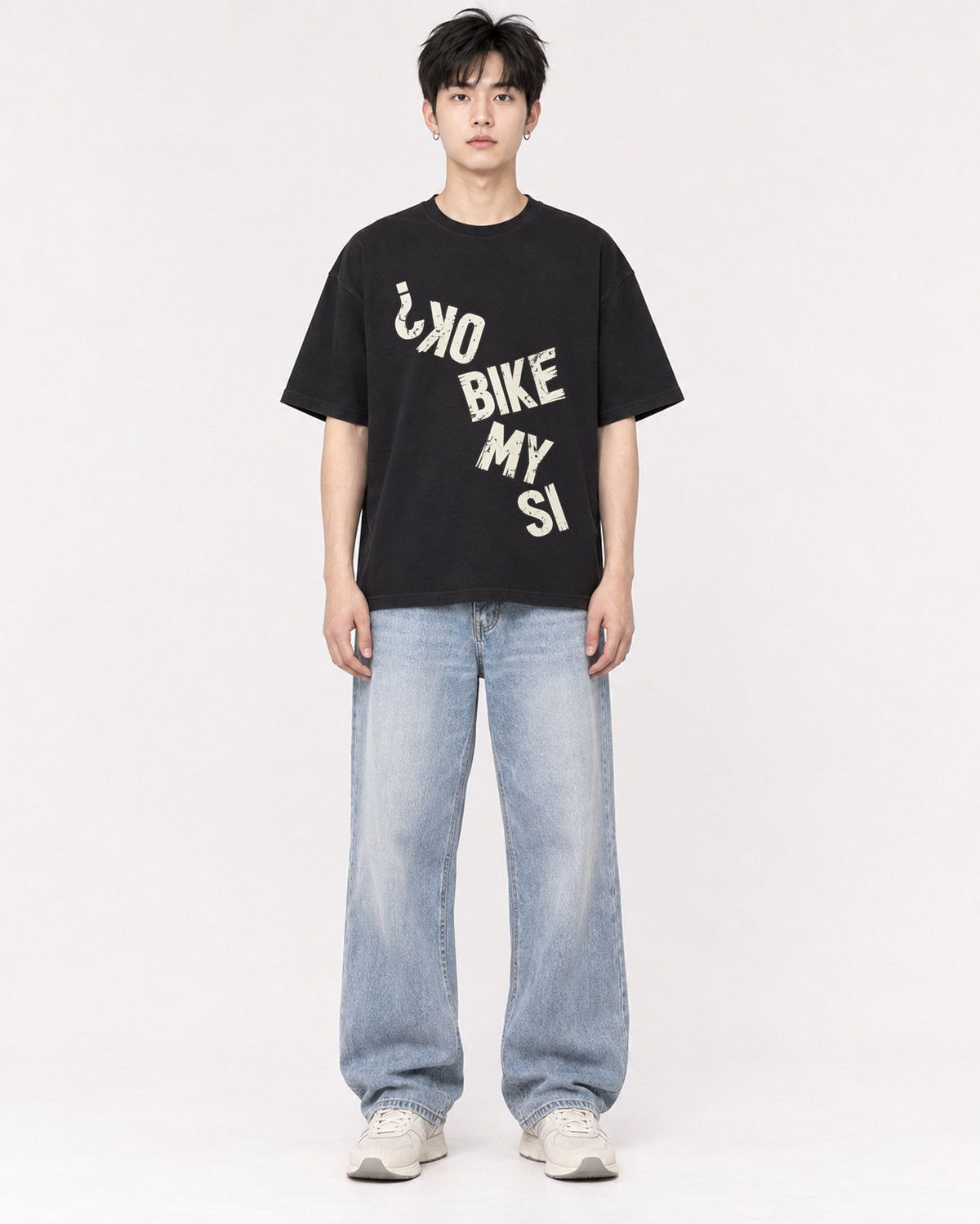 Mockup Boxy Heavyweight Tee Black male full-body 01