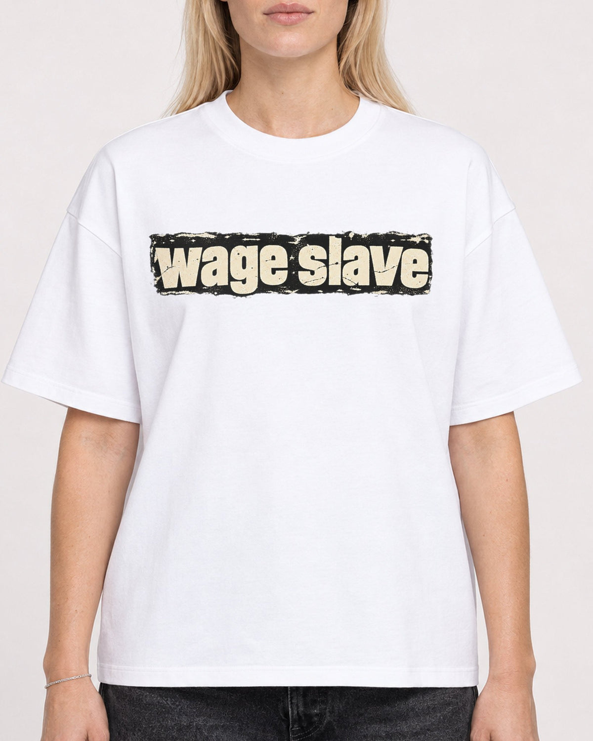 Mockup Boxy Heavyweight Tee White female close-up 08