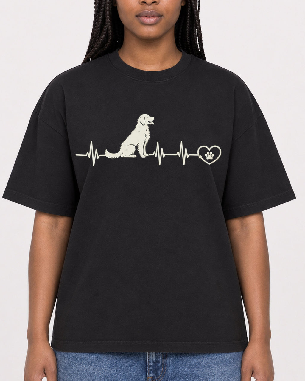 Mockup Boxy Heavyweight Tee Black female close-up 04
