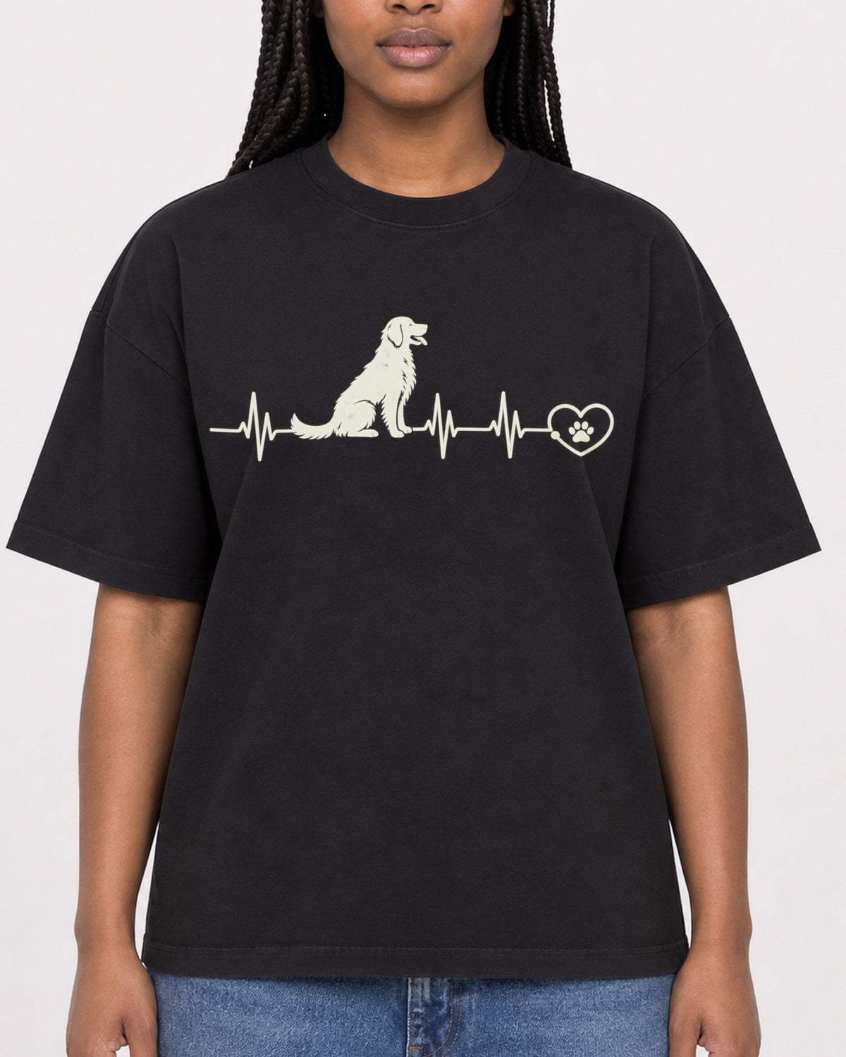 Mockup Boxy Heavyweight Tee Black female close-up 04