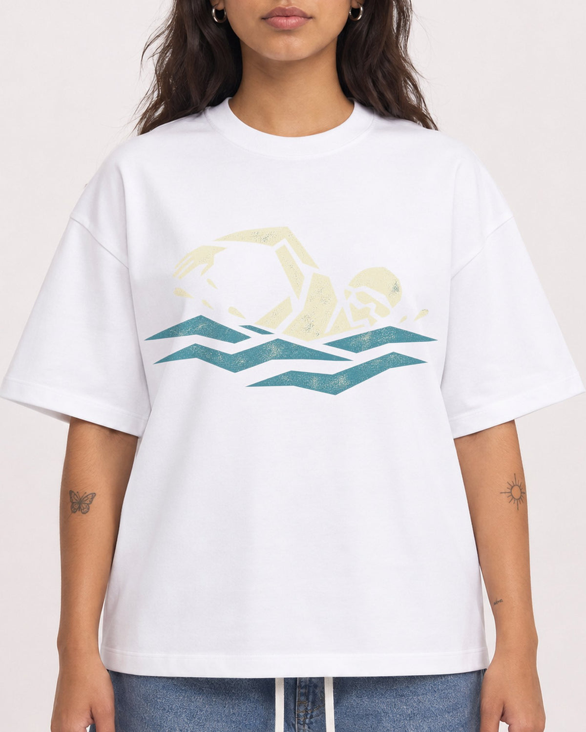 Mockup Boxy Heavyweight Tee White female close-up 06