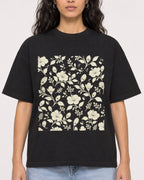 Mockup Boxy Heavyweight Tee Black female close-up 07