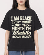 Mockup Boxy Heavyweight Tee Black female close-up 01
