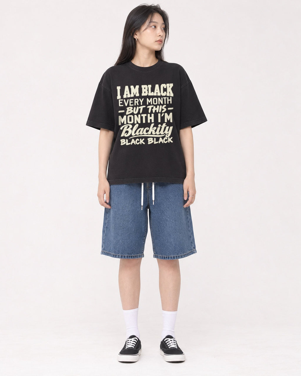 Mockup Boxy Heavyweight Tee Black female full-body 01