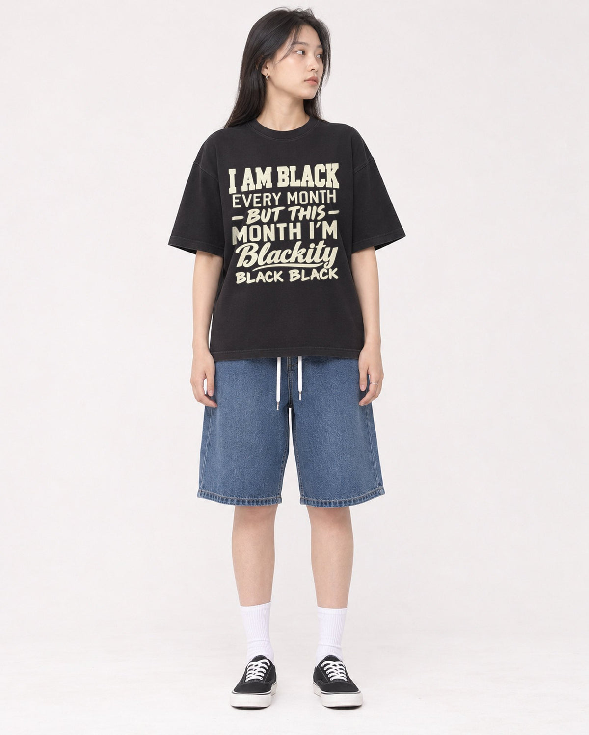 Mockup Boxy Heavyweight Tee Black female full-body 01