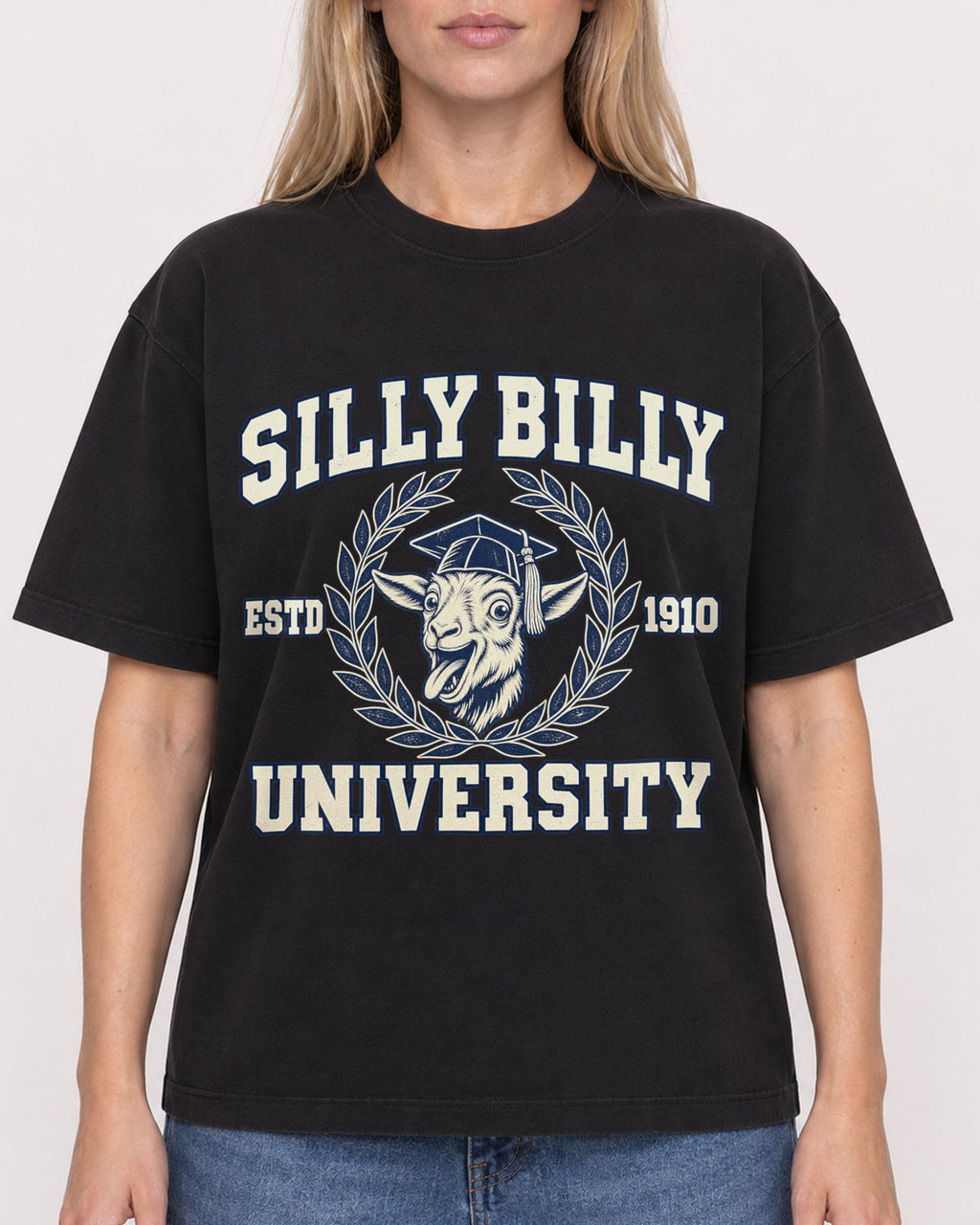 Mockup Boxy Heavyweight Tee Black female close-up 08