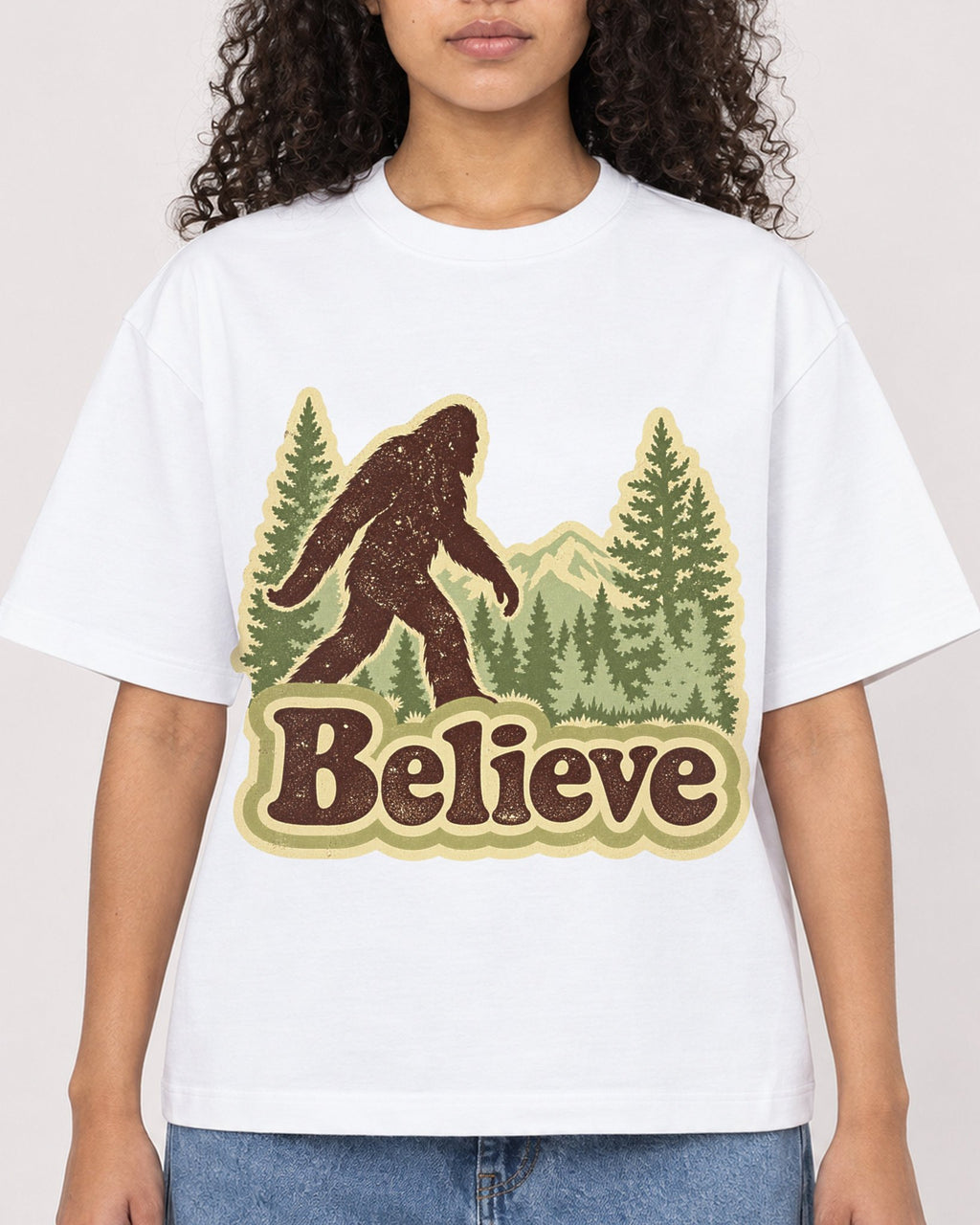 Mockup Boxy Heavyweight Tee White female close-up 10