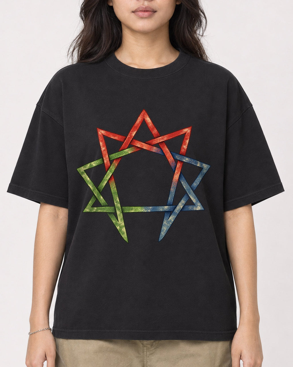 Mockup Boxy Heavyweight Tee Black female close-up 02