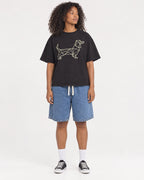 Mockup Boxy Heavyweight Tee Black female full-body 05