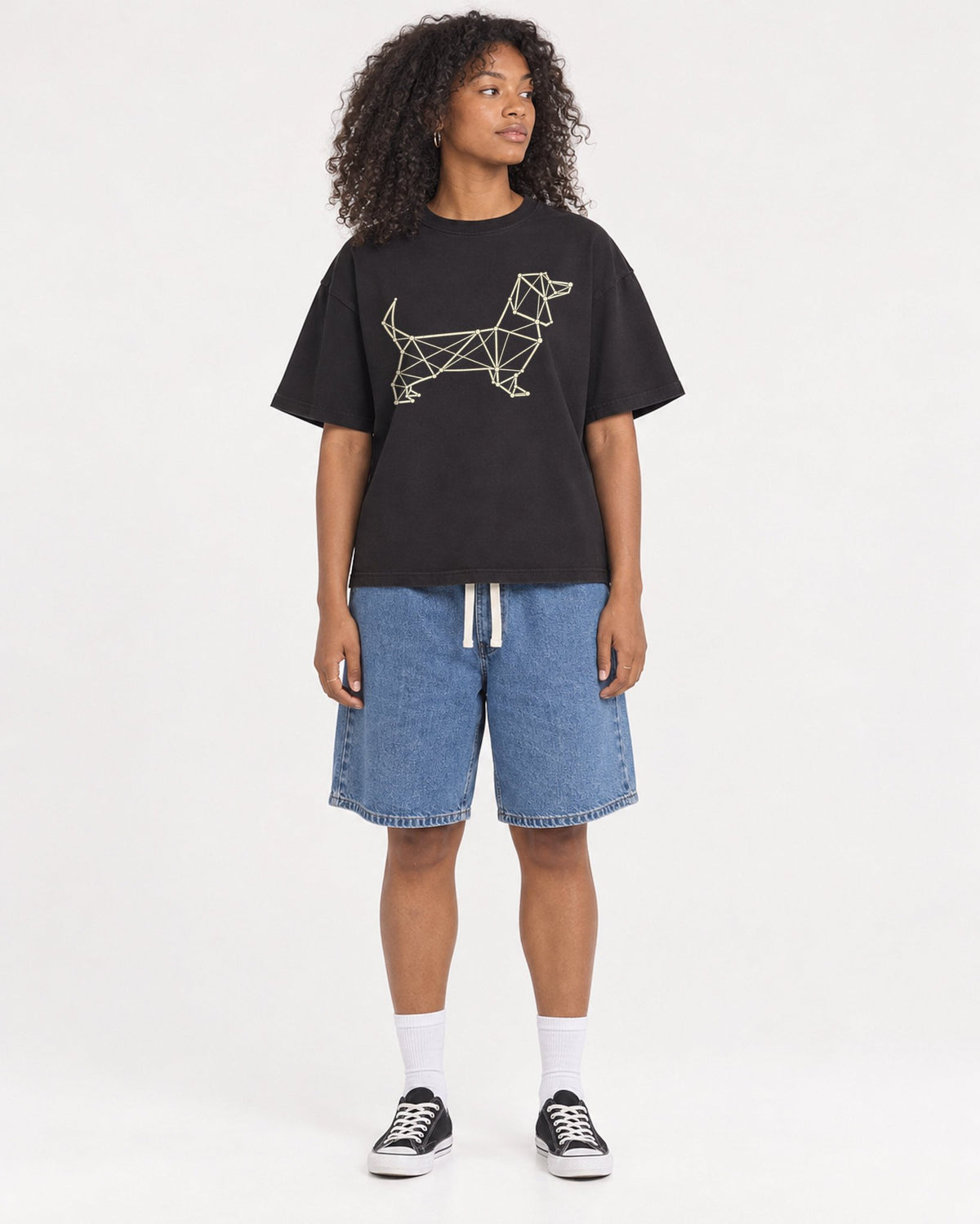 Mockup Boxy Heavyweight Tee Black female full-body 05