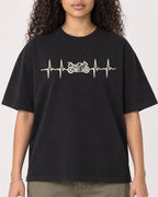Mockup Boxy Heavyweight Tee Black female close-up 10