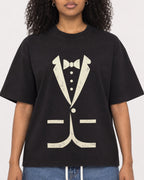 Mockup Boxy Heavyweight Tee Black female close-up 05