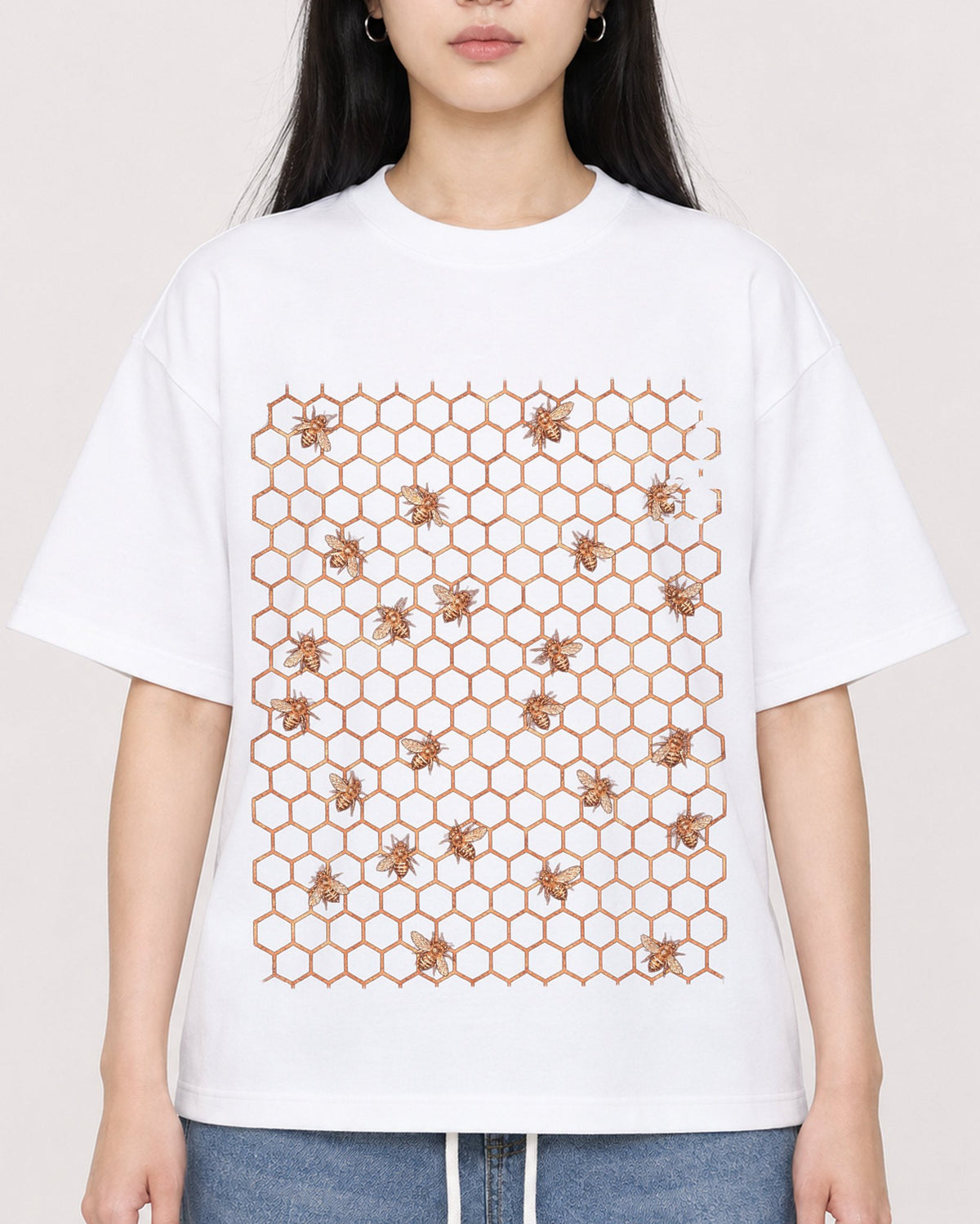 Mockup Boxy Heavyweight Tee White female close-up 01