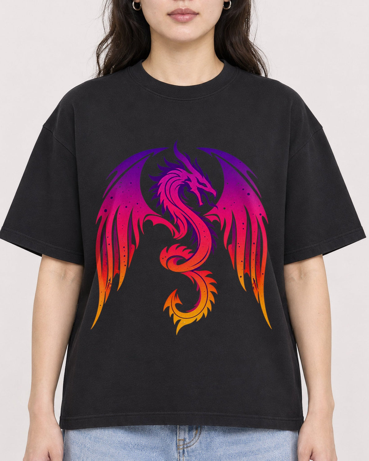Mockup Boxy Heavyweight Tee Black female close-up 03