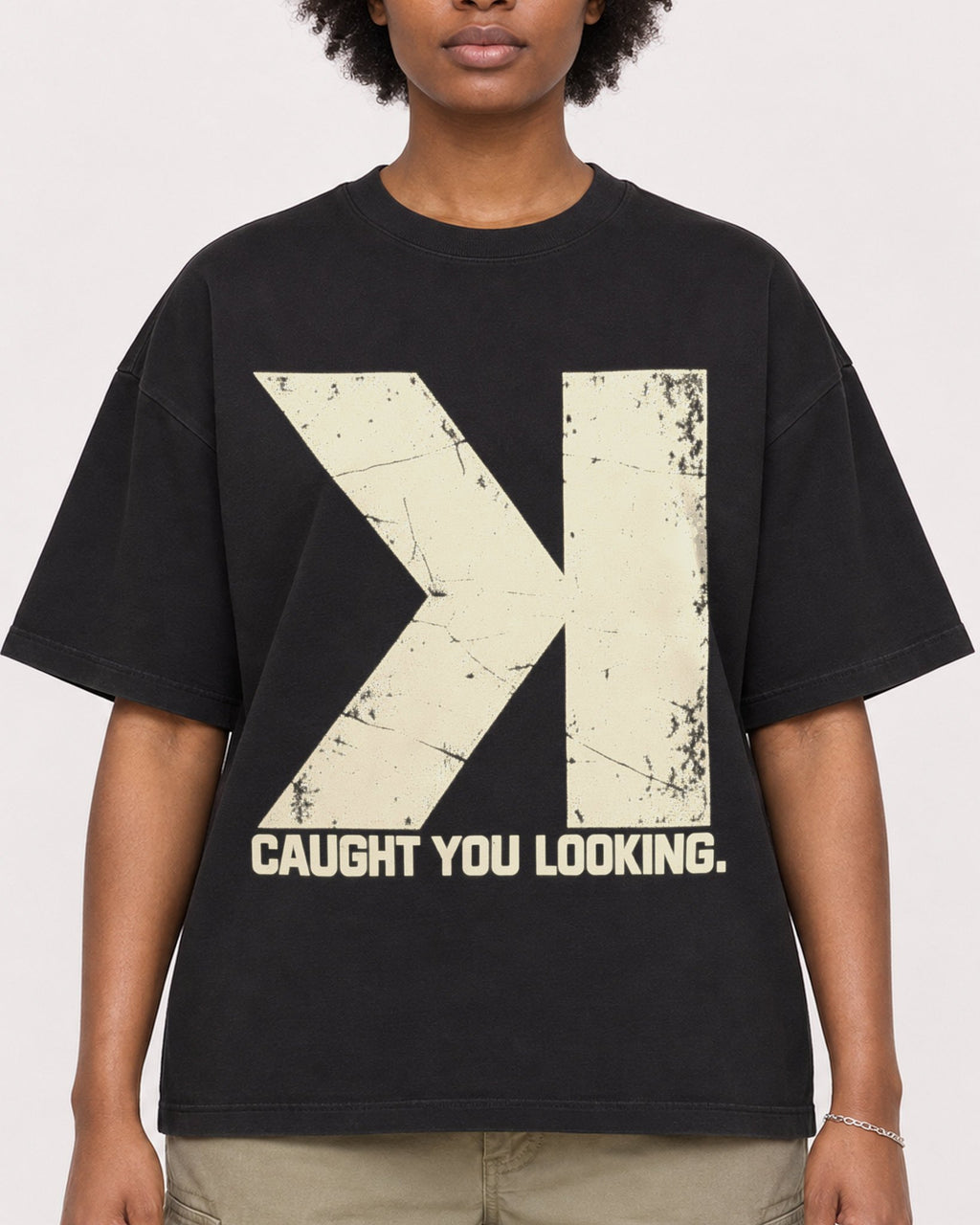 Mockup Boxy Heavyweight Tee Black female close-up 14