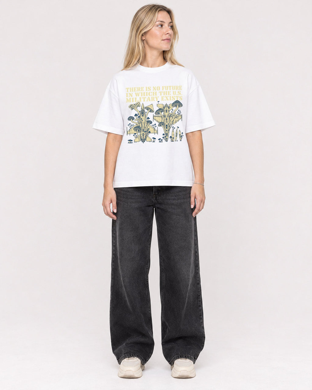 Mockup Boxy Heavyweight Tee White female full-body 08