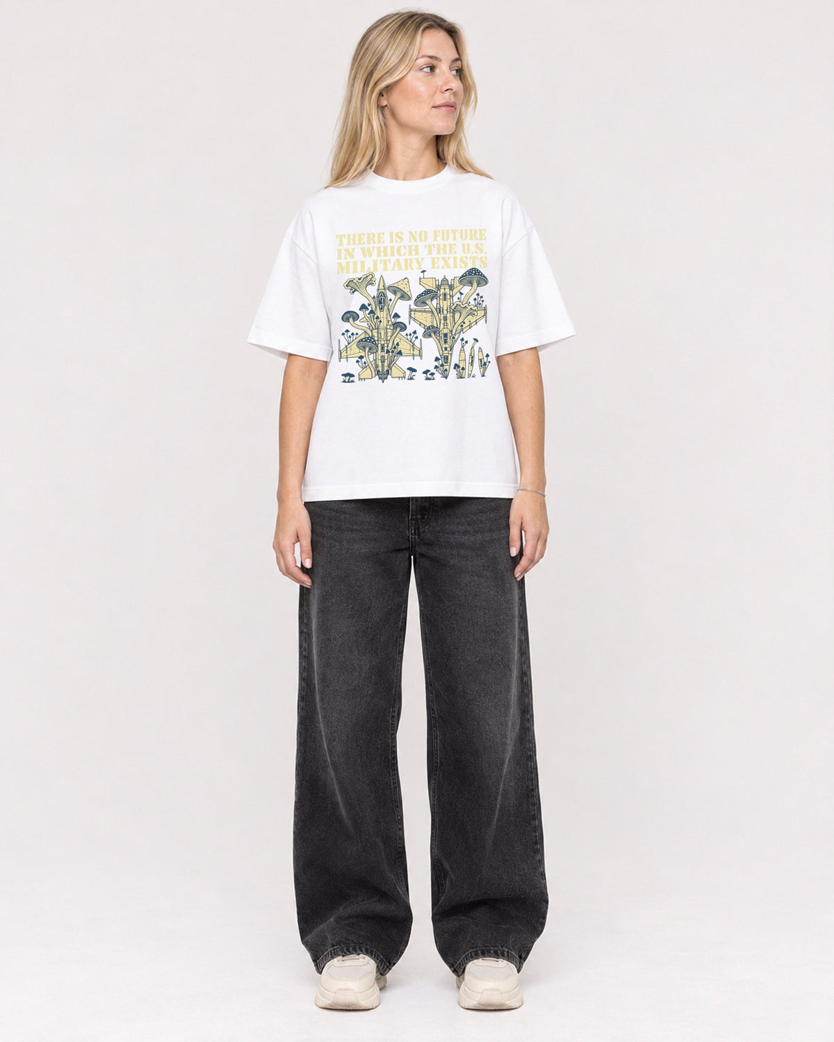 Mockup Boxy Heavyweight Tee White female full-body 08