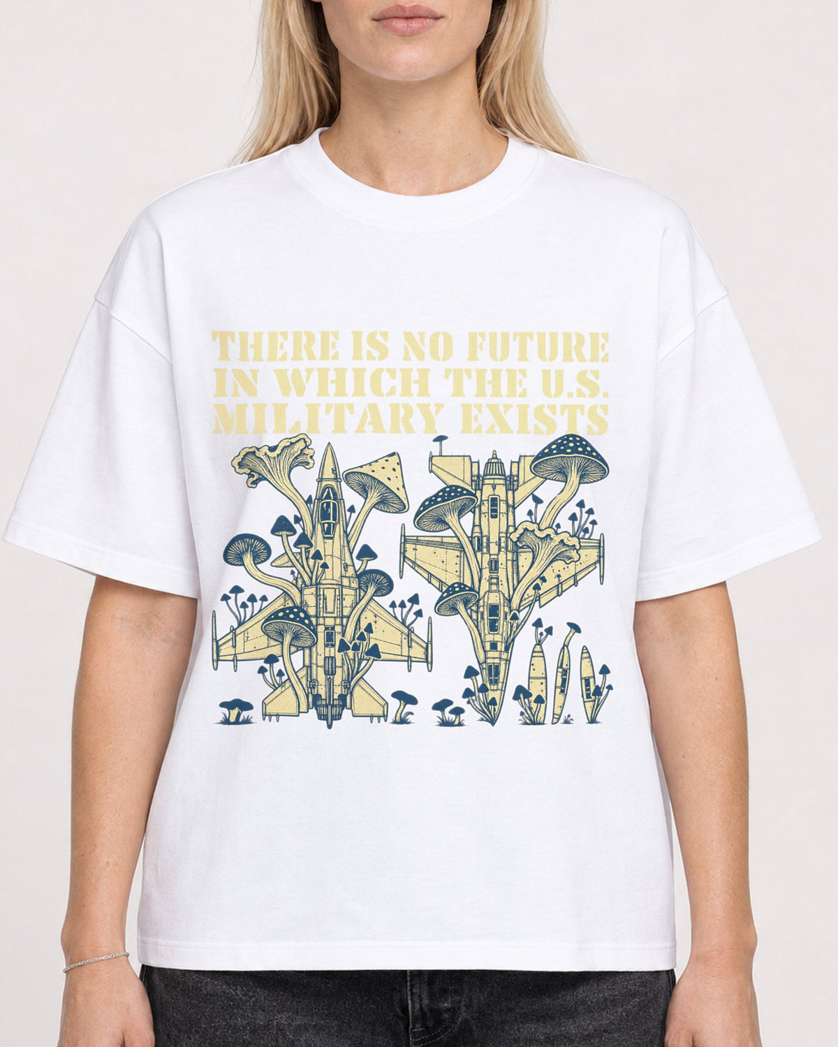 Mockup Boxy Heavyweight Tee White female close-up 08