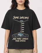 Mockup Boxy Heavyweight Tee Black female close-up 02
