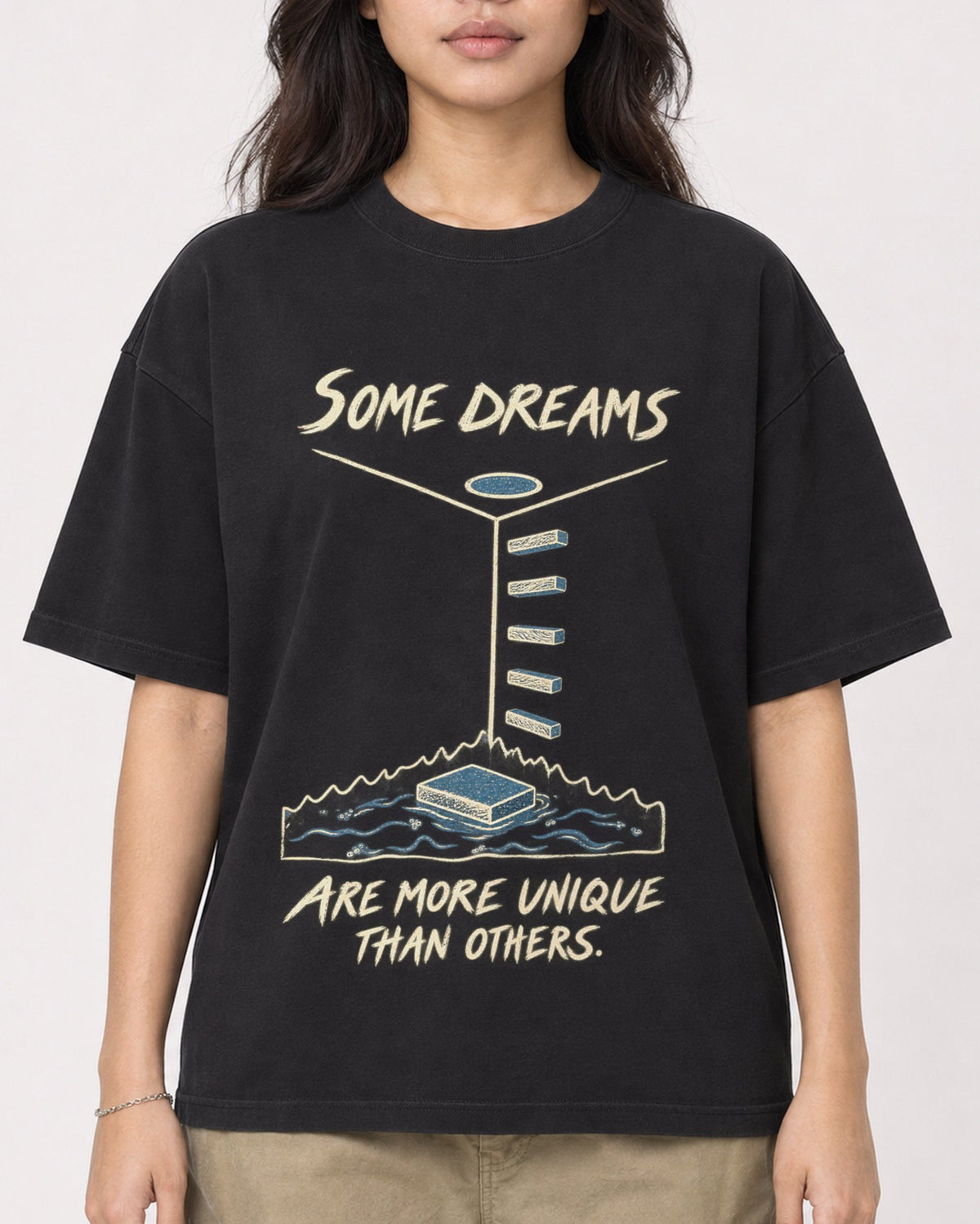 Mockup Boxy Heavyweight Tee Black female close-up 02