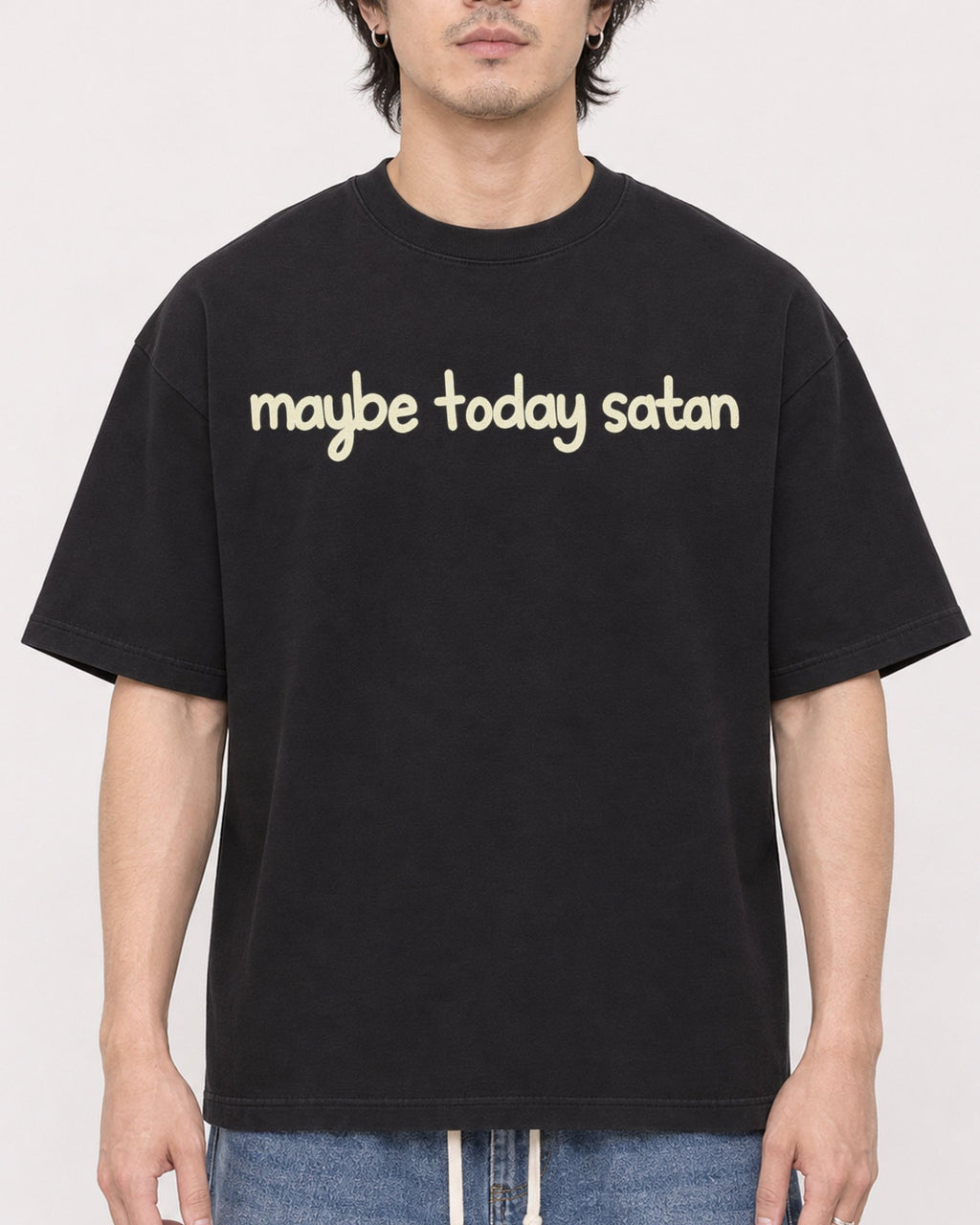 Mockup Boxy Heavyweight Tee Black male close-up 03