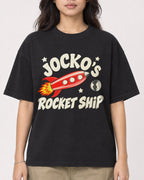 Mockup Boxy Heavyweight Tee Black female close-up 02