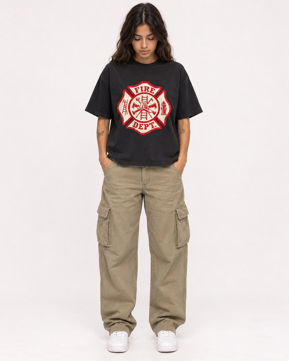 Mockup Boxy Heavyweight Tee Black female full-body 06