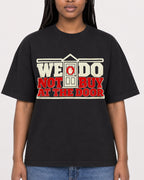 Mockup Boxy Heavyweight Tee Black female close-up 04