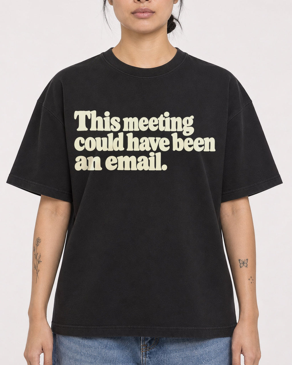 Mockup Boxy Heavyweight Tee Black female close-up 12