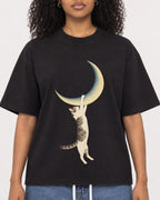 Mockup Boxy Heavyweight Tee Black female close-up 05
