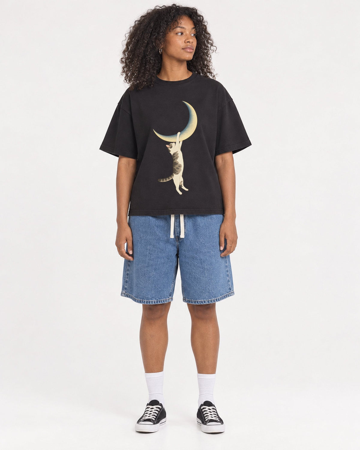 Mockup Boxy Heavyweight Tee Black female full-body 05