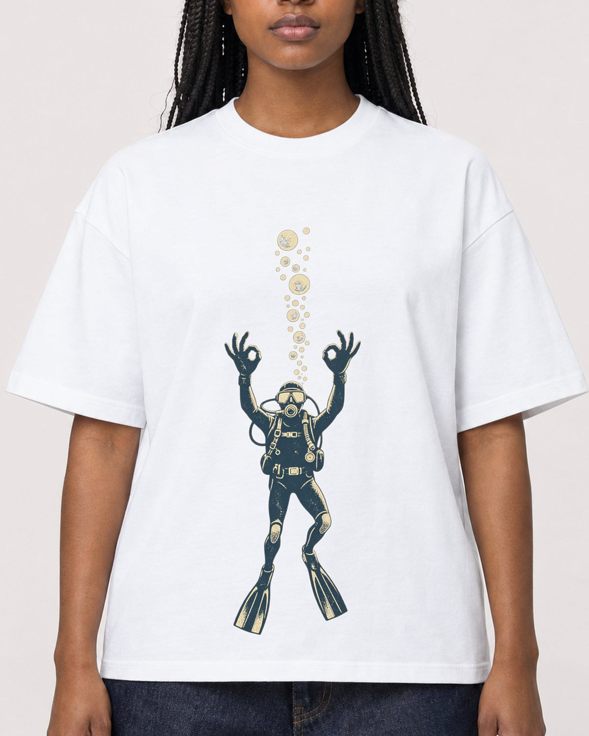 Mockup Boxy Heavyweight Tee White female close-up 04