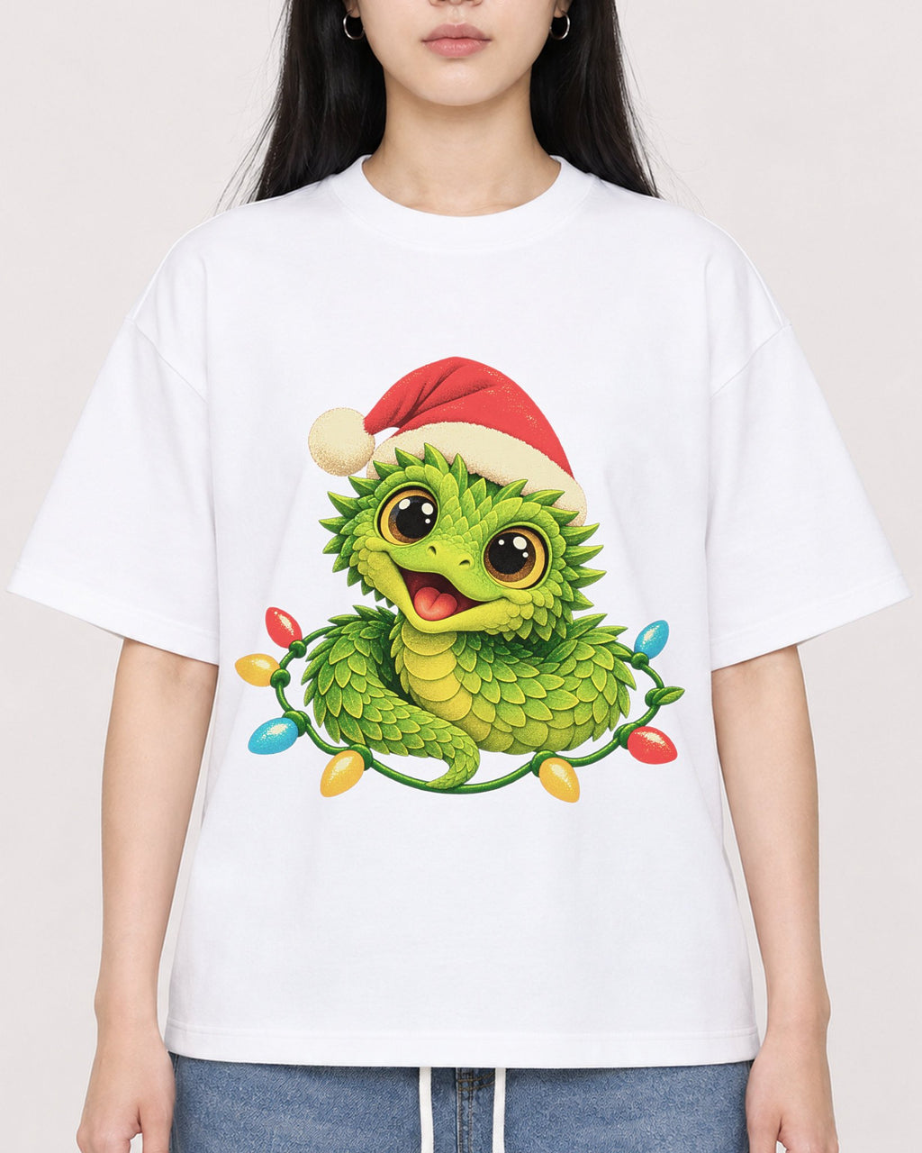 Mockup Boxy Heavyweight Tee White female close-up 01