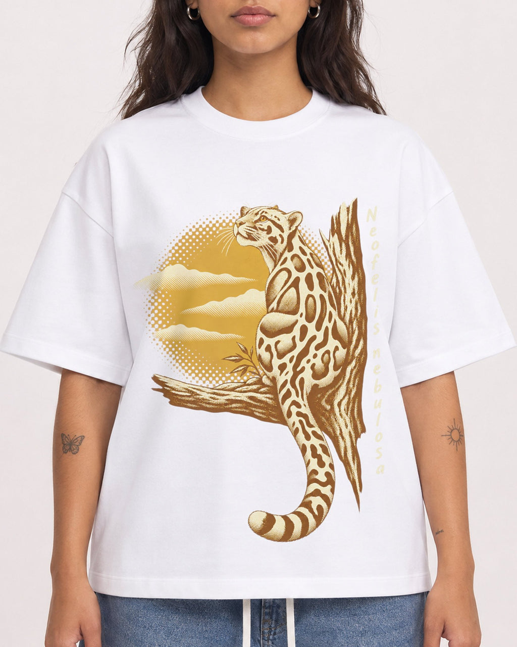 Mockup Boxy Heavyweight Tee White female close-up 06