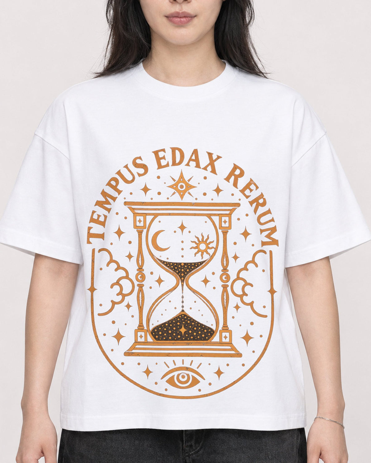 Mockup Boxy Heavyweight Tee White female close-up 13